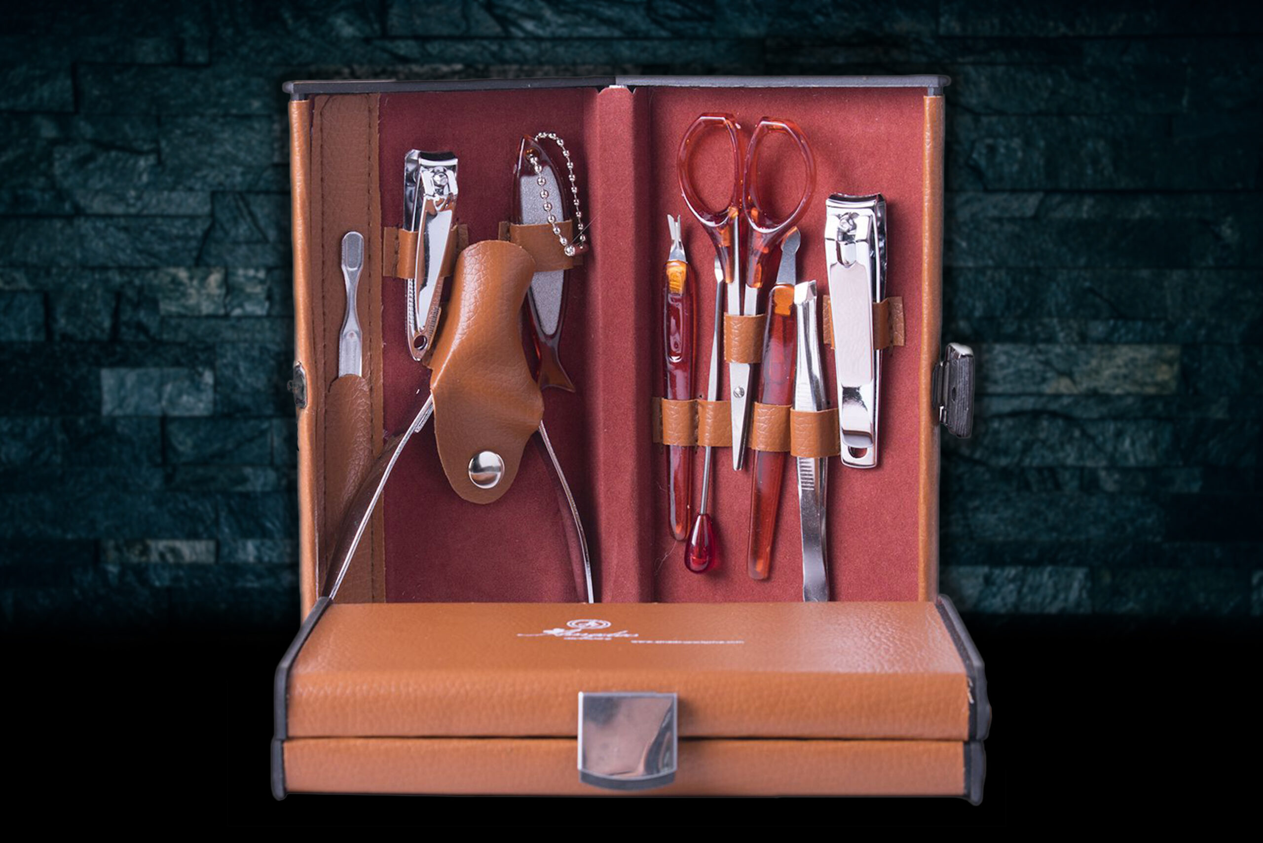 Amedeo Exclusive grooming kits
